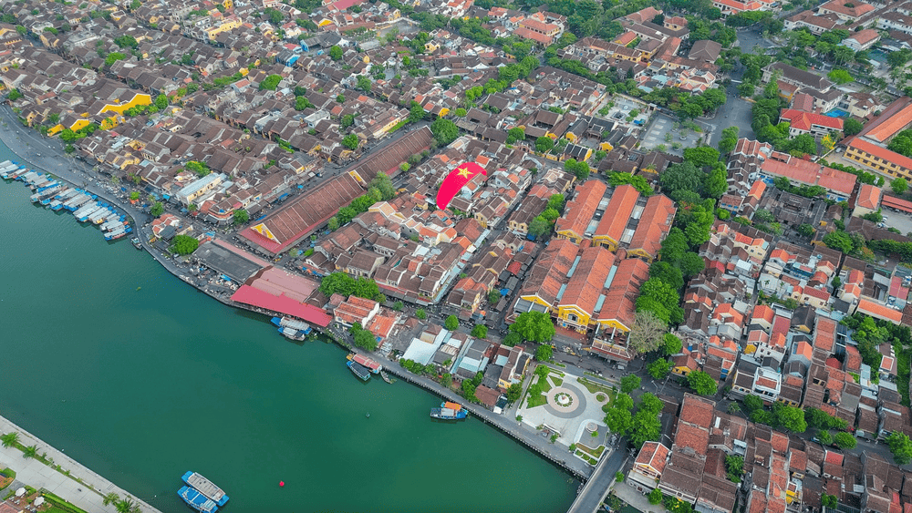 Step into the world of old Hoi An, where cultural performances and recreated street scapes memorably tell the town&rsquo;s story (Source: Đảo K&yacute; Ức Hội An - Hoian Memories Land)